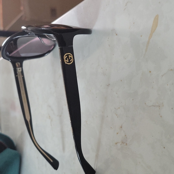 Gucci Oversized Round Sunglasses - Picture 4 of 5